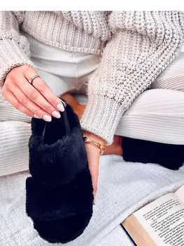 Slippers model 190361 Inello