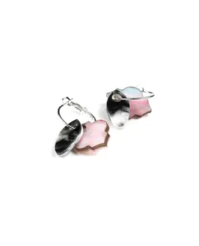 Pendientes rosa, blanco y negro: Añade un Toque de Frescura y Vitalidad a tu Estilo con Estos Accesorios Únicos
