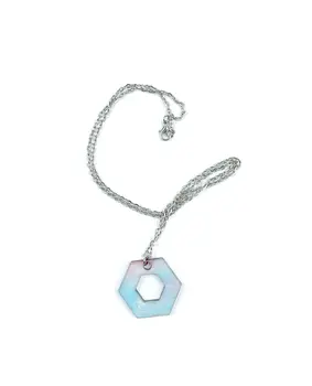 Collar hexágono rosa y azul claro