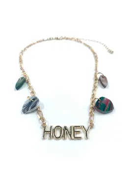 Collar Personalizado 'Honey': Un Toque Dulce para Tu Look