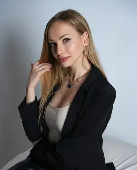 Collar FLORAL: un símbolo de fuerza y estilo en cada detalle