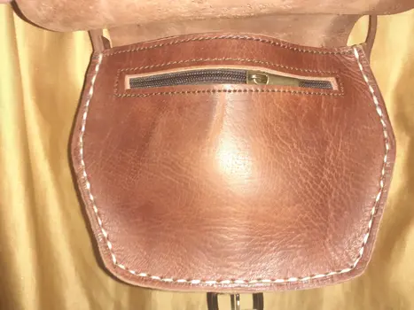 Bolso Polígono calado mediano hebilla