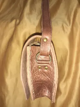 Bolso Polígono calado mediano hebilla