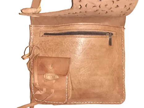 Bolso rectangular solapa calado grande