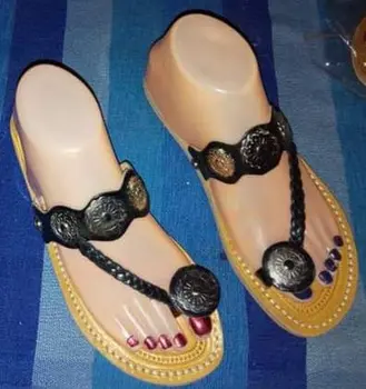 Sandalias de monedas de mujer
 marrones y negras