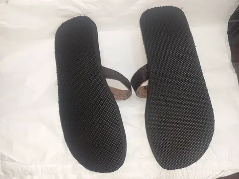 Sandalias de cuero.Marron oscuro