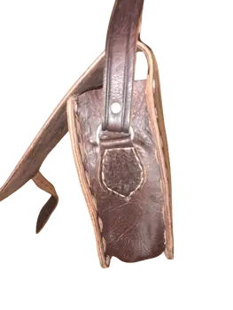 Bolso redondo labrado hebilla L