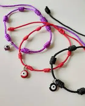 Pulsera de 7 nudos roja y negra