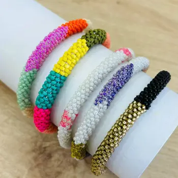 Pulsera con abalorios de colores