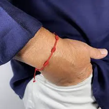 Pulsera de 7 nudos roja y negra