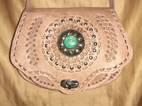 Bolso de piedra forma hoja