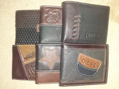 Cartera de hombre abierta sin boton