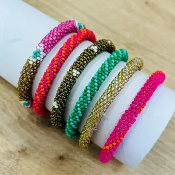 Pulsera con abalorios de colores