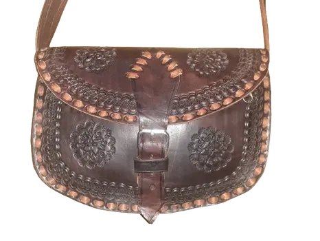 Bolso ovalado hebilla mediano labrado