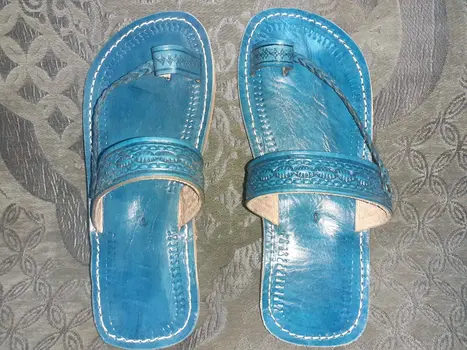 Sandalia de cuero. Color Azul