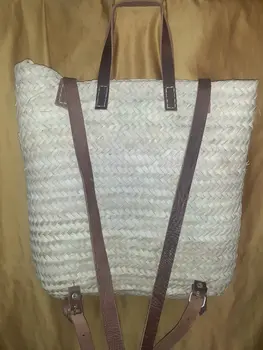 Mochila cuadrada de paja y cuero