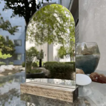 Self Reflecting Mirror