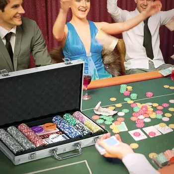 Luxury 500PCS Poker Chips Set, Complete with Gaming Mat, Chips, Dual Card Decks, Dealer Button, 5 Dice, Ultimate Game Night Kit | SPORTNOW