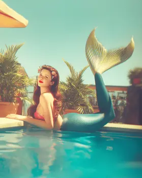 Retro Pool Mermaid 2 - 8"x10" Artwork