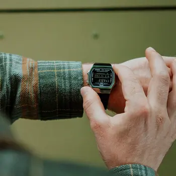 CASIO VINTAGE Mod. BLUETOOTH® SMARTPHONE LINK - BLACK - built-in accelerometer senses body movements + steps counter - ALL BLACK