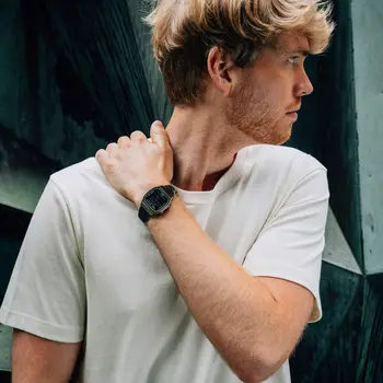 CASIO VINTAGE Mod. BLUETOOTH® SMARTPHONE LINK - BLACK - built-in accelerometer senses body movements + steps counter - ALL BLACK