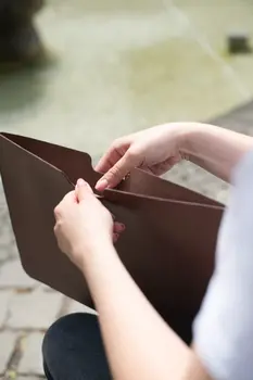 Skórzane etui na MacBook 16" Pro - ciemny brąz