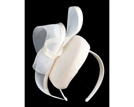 Cream pillbox fascinator by Fillies Collection