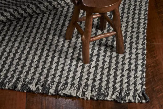 5' X 8' Dark Gray And Light Gray Wool Houndstooth Hand Woven Area Rug With Fringe