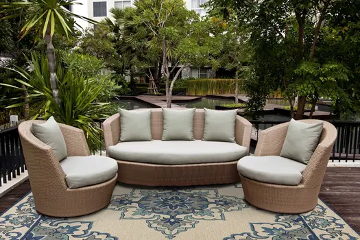3' X 5' Ivory and Blue Damask Handmade Indoor Outdoor Area Rug