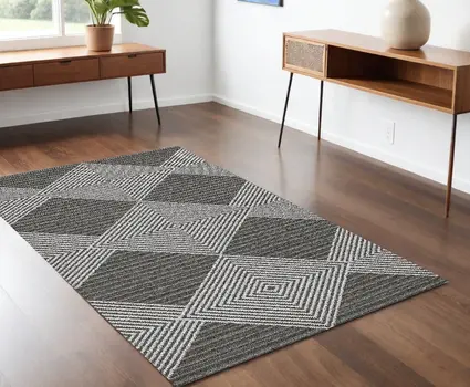 4' X 6' Gray And Ivory Geometric Area Rug
