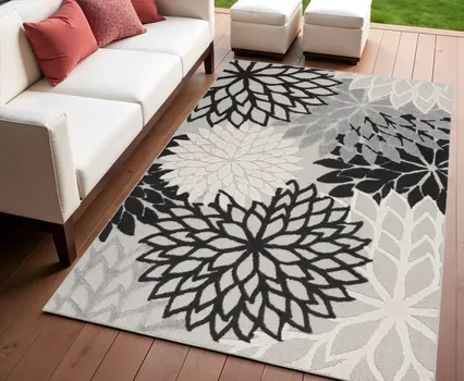 4' X 6' Black And White Indoor Outdoor Area Rug