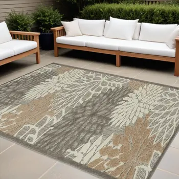 7' X 10' Gray And Ivory Indoor Outdoor Area Rug