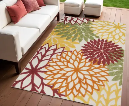 4' X 6' Green And Ivory Indoor Outdoor Area Rug