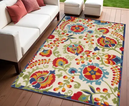 4' X 6' Green And Ivory Indoor Outdoor Area Rug