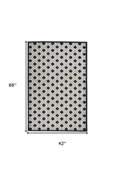 4' X 6' Black And White Indoor Outdoor Area Rug