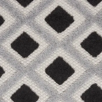 7' X 10' Black And White Indoor Outdoor Area Rug