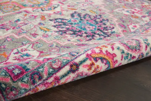 4' X 6' Light Gray And Pink Medallion Area Rug