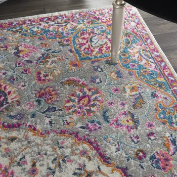 5' X 7' Gray And Ivory Medallion Area Rug