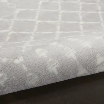5' X 7' Gray And Ivory Geometric Area Rug