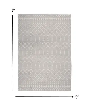 5' X 7' Gray And Ivory Geometric Area Rug