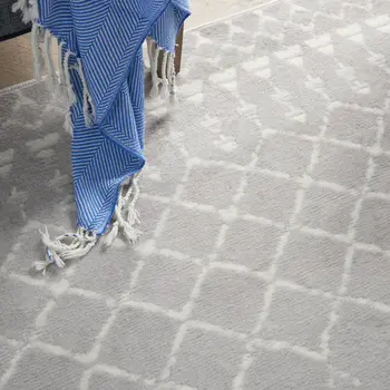 5' X 7' Gray And Ivory Geometric Area Rug
