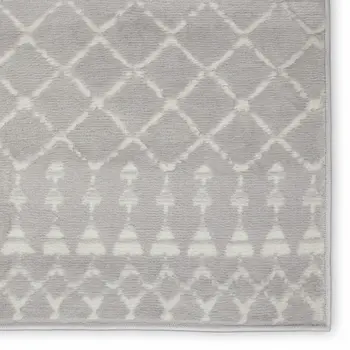 5' X 7' Gray And Ivory Geometric Area Rug