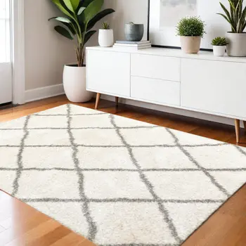 4' X 6' Ivory And Gray Geometric Lattice Area Rug