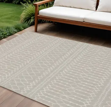 5' X 7' Gray And Ivory Indoor Outdoor Area Rug