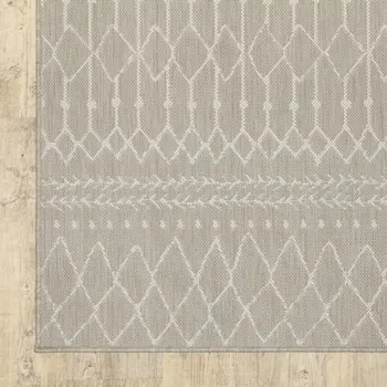 8' X 10' Gray And Ivory Indoor Outdoor Area Rug