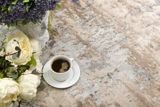 5' X 8' Beige And Ivory Abstract Area Rug