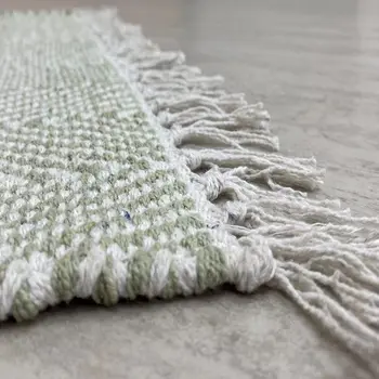2' X 4' Green And White Hand Woven Area Rug