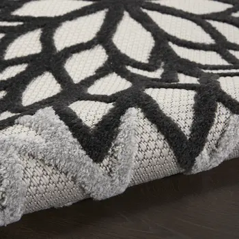 9' X 12' Black And White Indoor Outdoor Area Rug