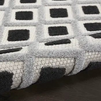8' X 8' Black And White Round Indoor Outdoor Area Rug