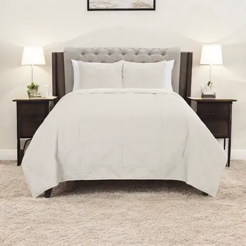 Set of Three Ivory Geometric Queen Quilt